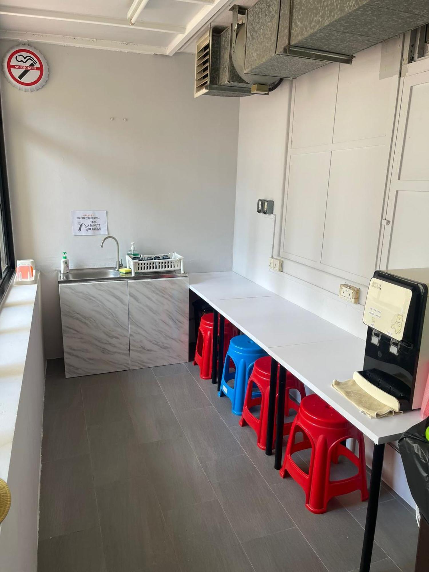 Capsule hotel Meadows Singapore
