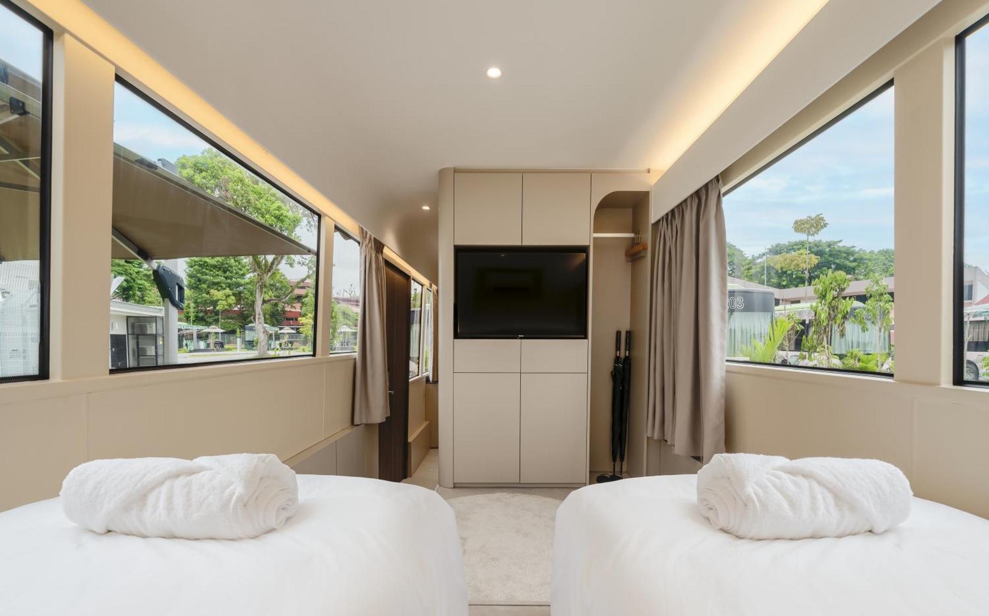 Hotel The Bus Collective *