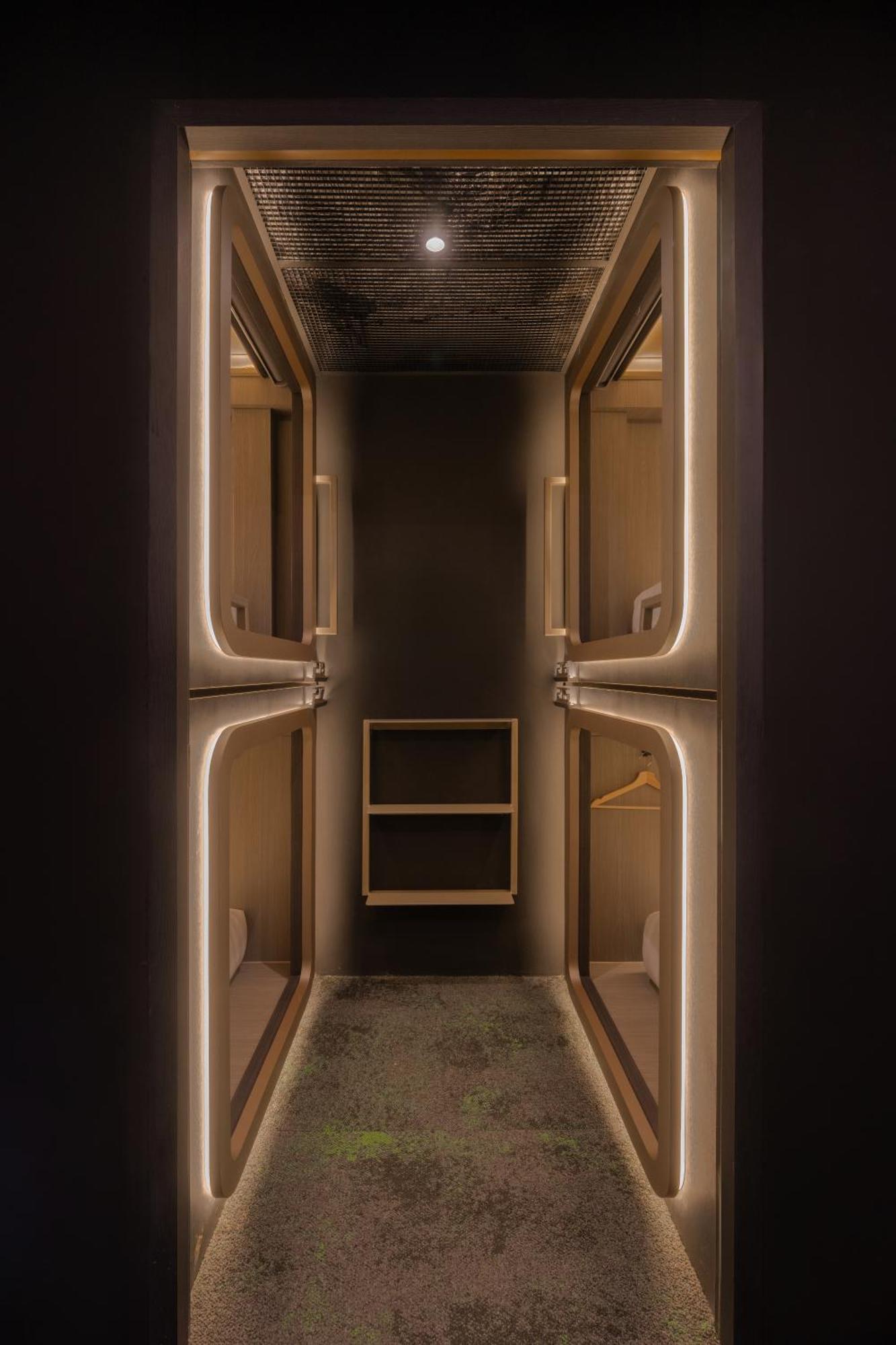 Cube Social Boutique Capsule At Boat Quay Hostel Singapore