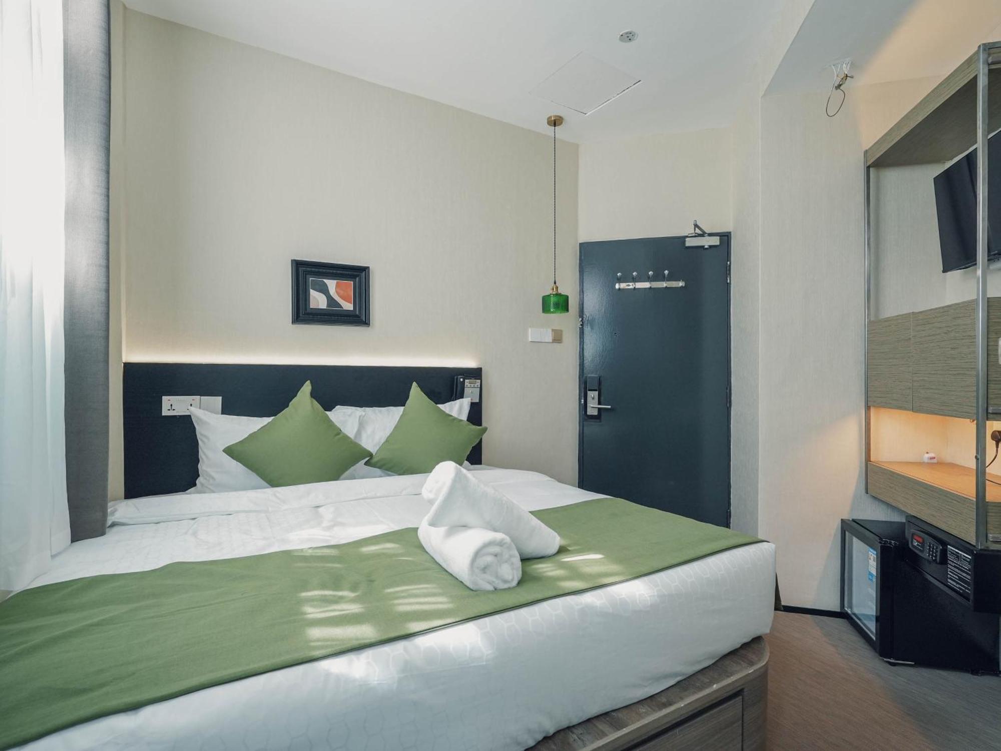 A Chinatown, Formerly 1929 - Newly Renovated Hotel 3*