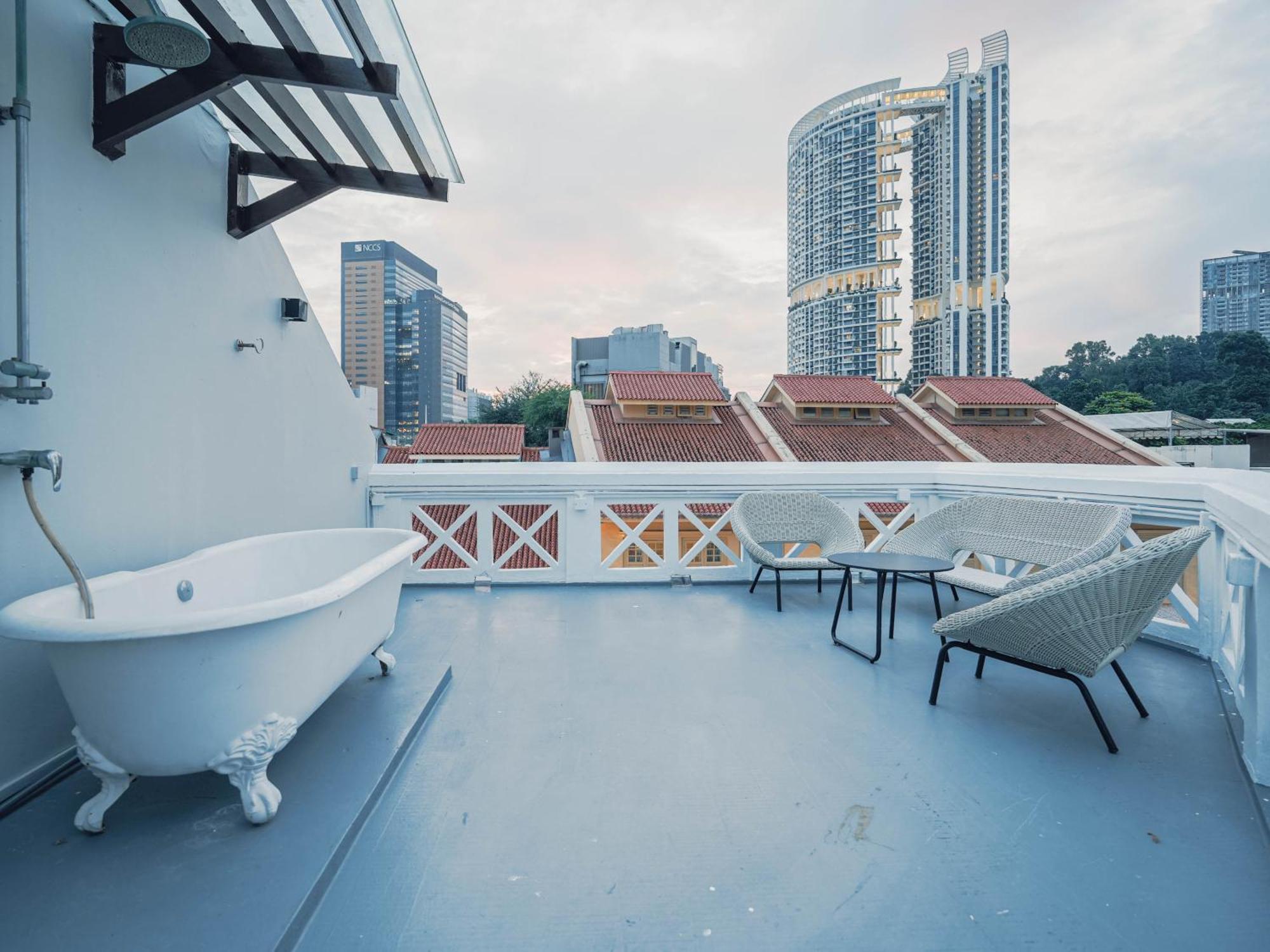 A Chinatown, Formerly 1929 - Newly Renovated Hotel 3*