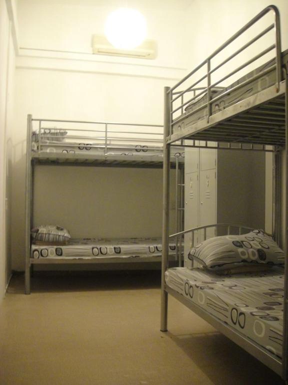 Kallang River Backpackers Hostel *