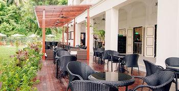 Raintr33 Hotel Singapore