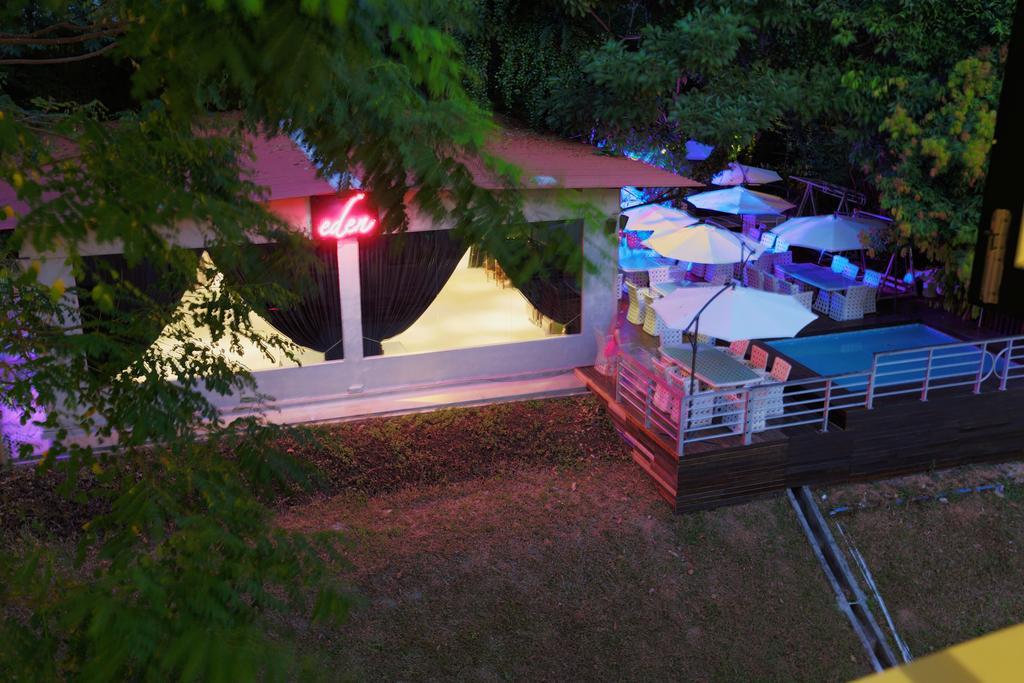 Raintr33 Hotel