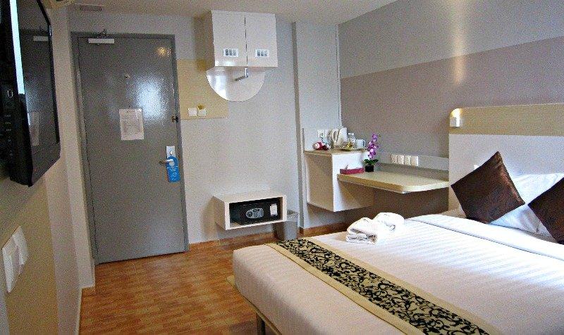 Ibis Budget Crystal Hotel 2*