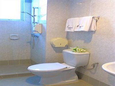 Ibis Budget Crystal Hotel Singapore