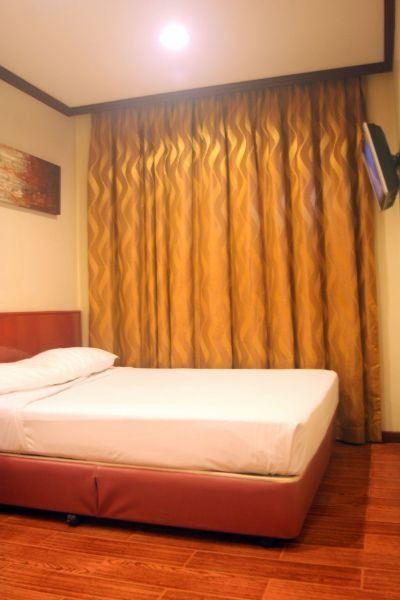 81 Gold Hotel