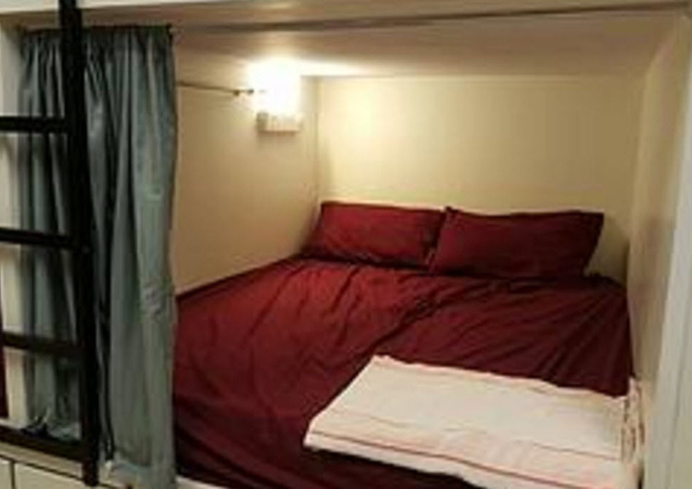 Capsule hotel Meadows Singapore