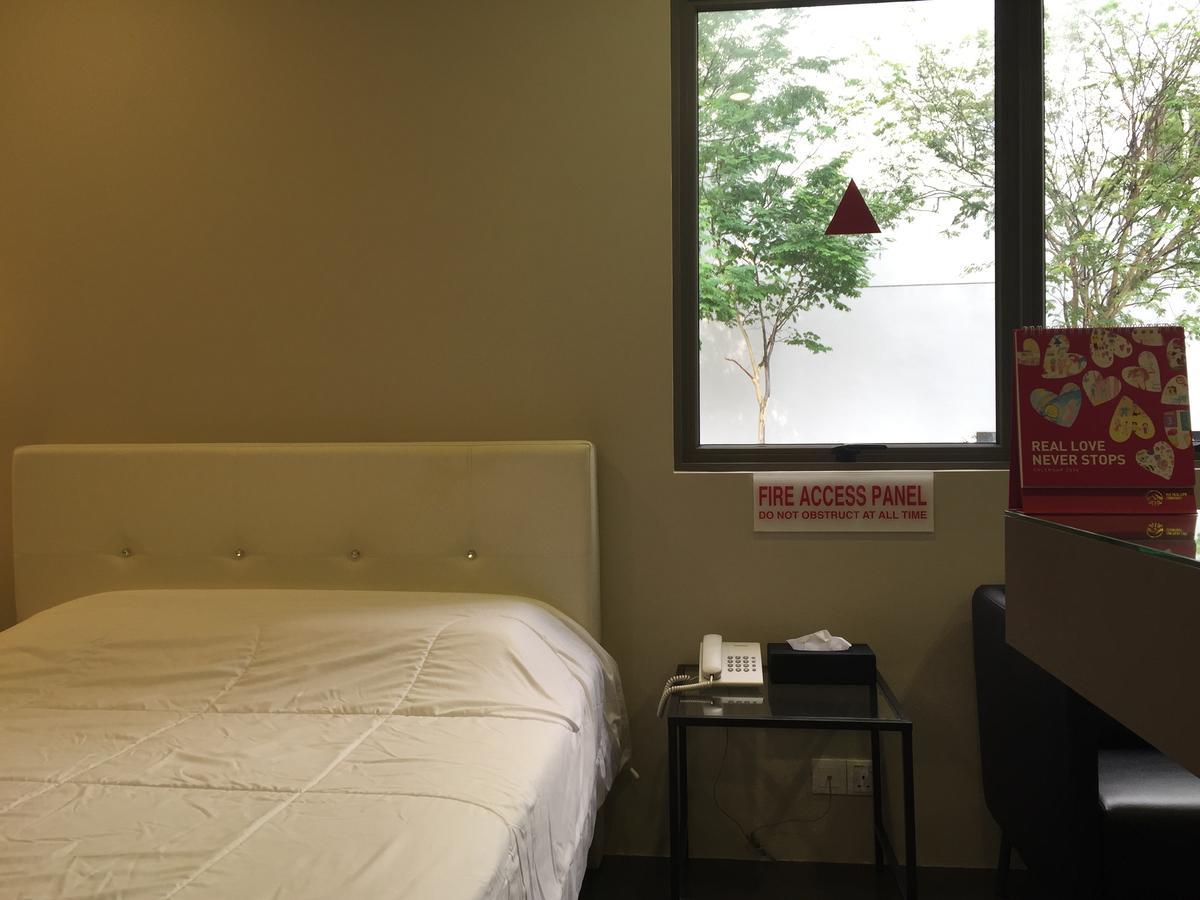 Triple 2 Studio Aparthotel