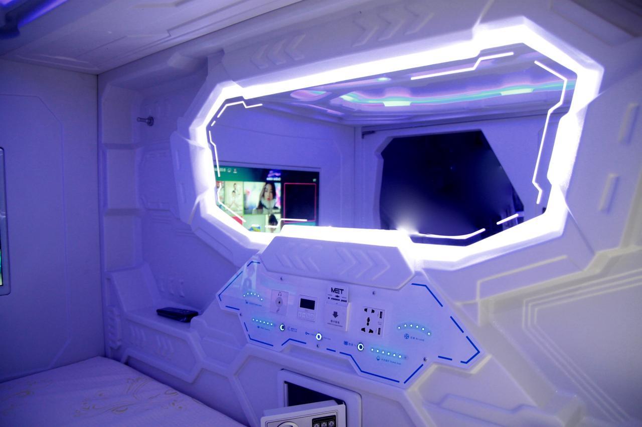 Capsule hotel Met A Space Pod @ Chinatown 2*