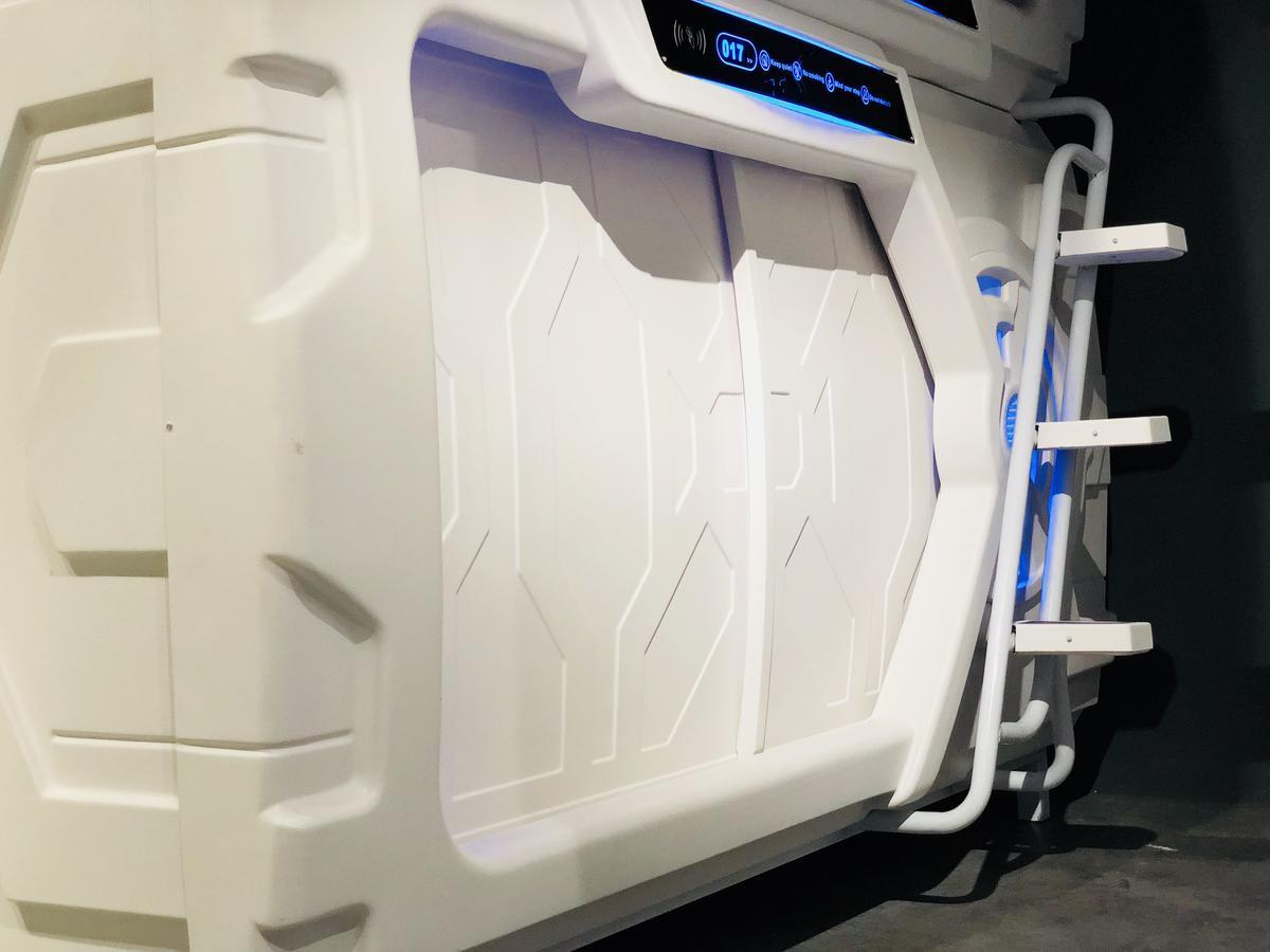 Met A Space Pod @ Chinatown Capsule hotel 2*