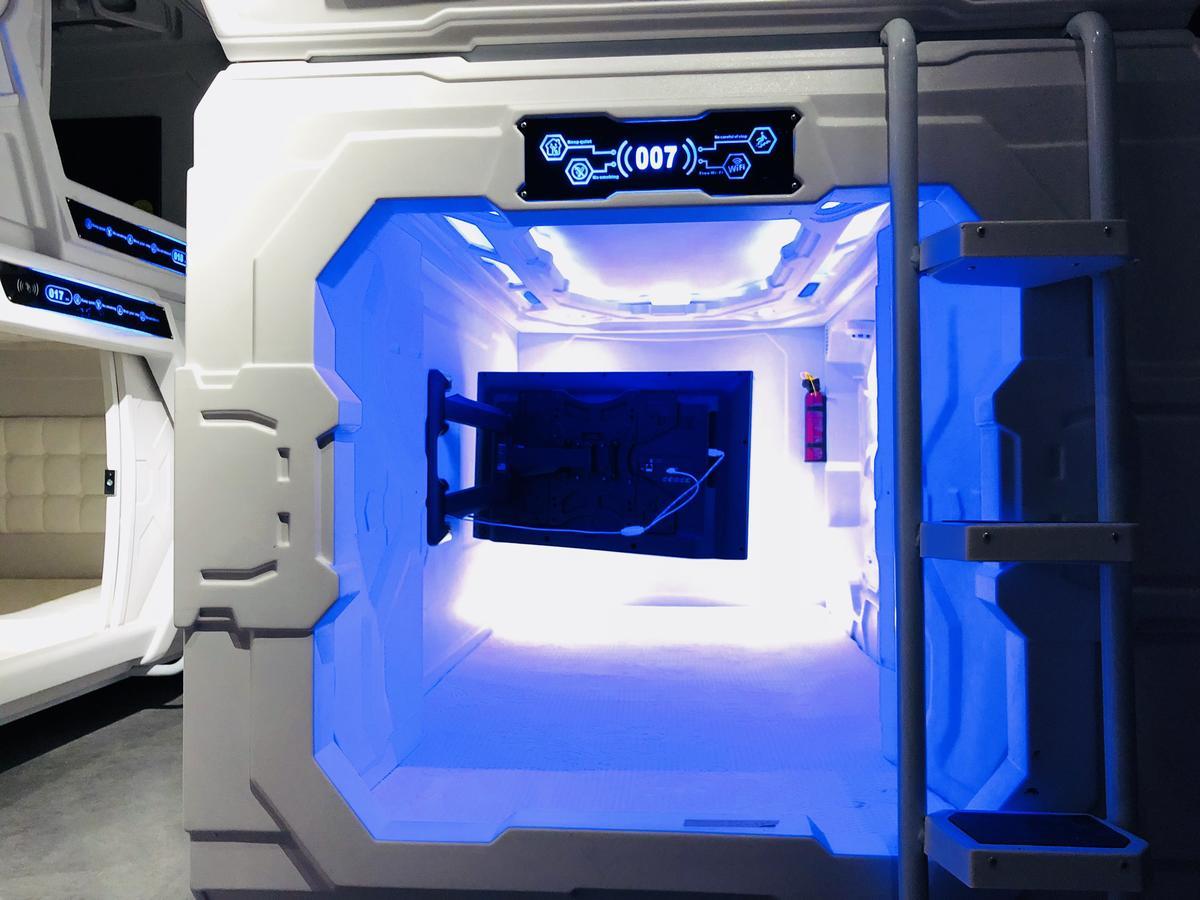 Met A Space Pod @ Chinatown 2* Singapore