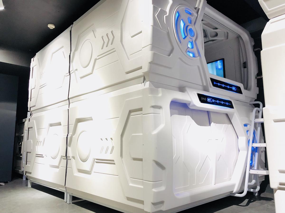 Met A Space Pod @ Chinatown Capsule hotel 2*
