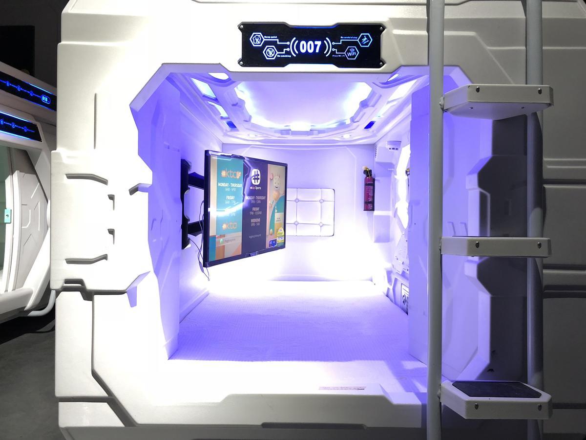 Met A Space Pod @ Chinatown Capsule hotel