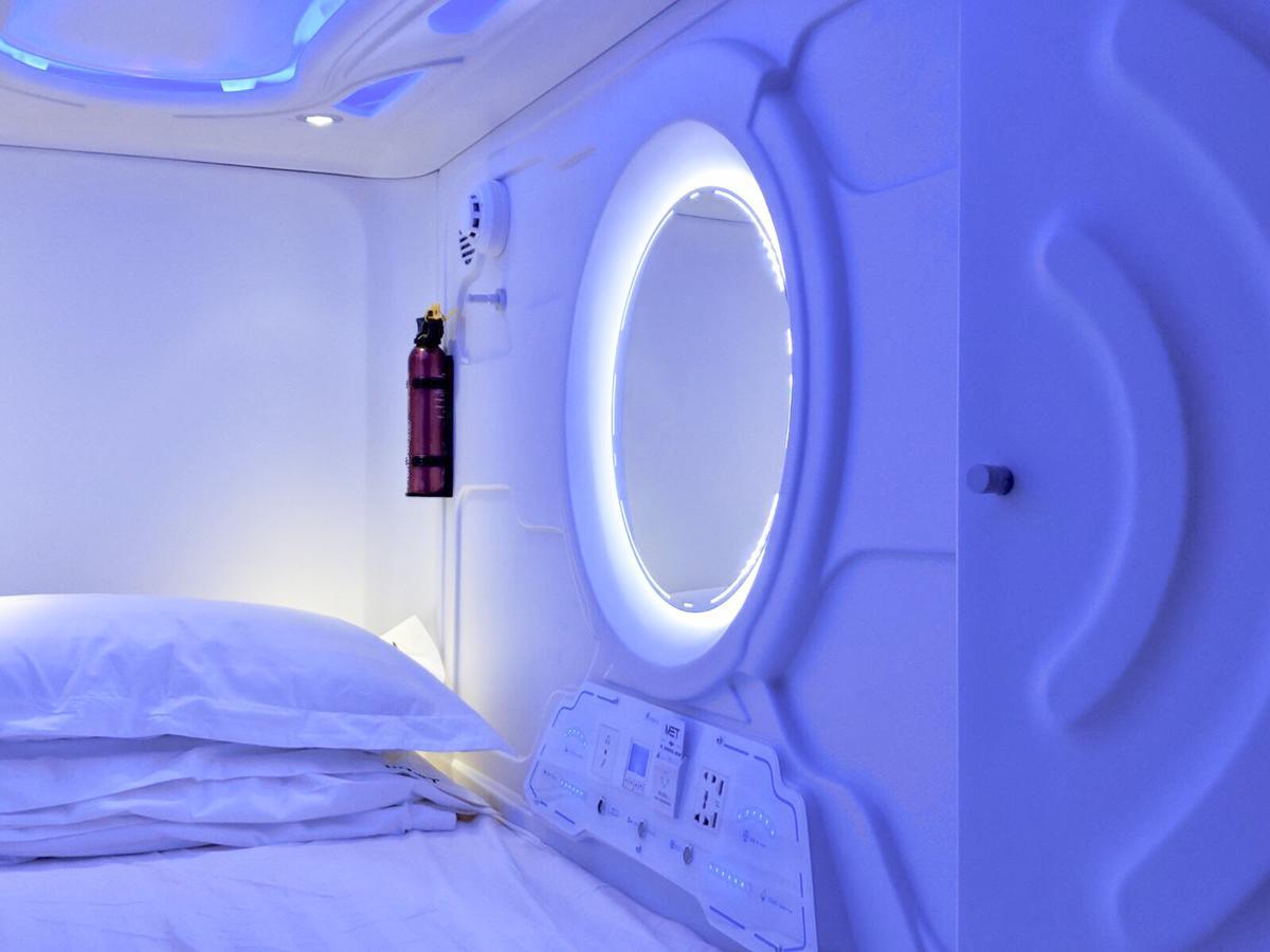 Met A Space Pod @ Chinatown Capsule hotel Singapore