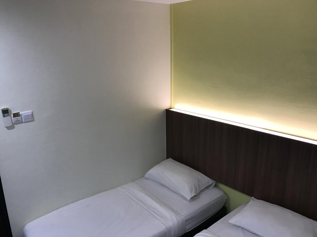 L At 51 Desker Hotel