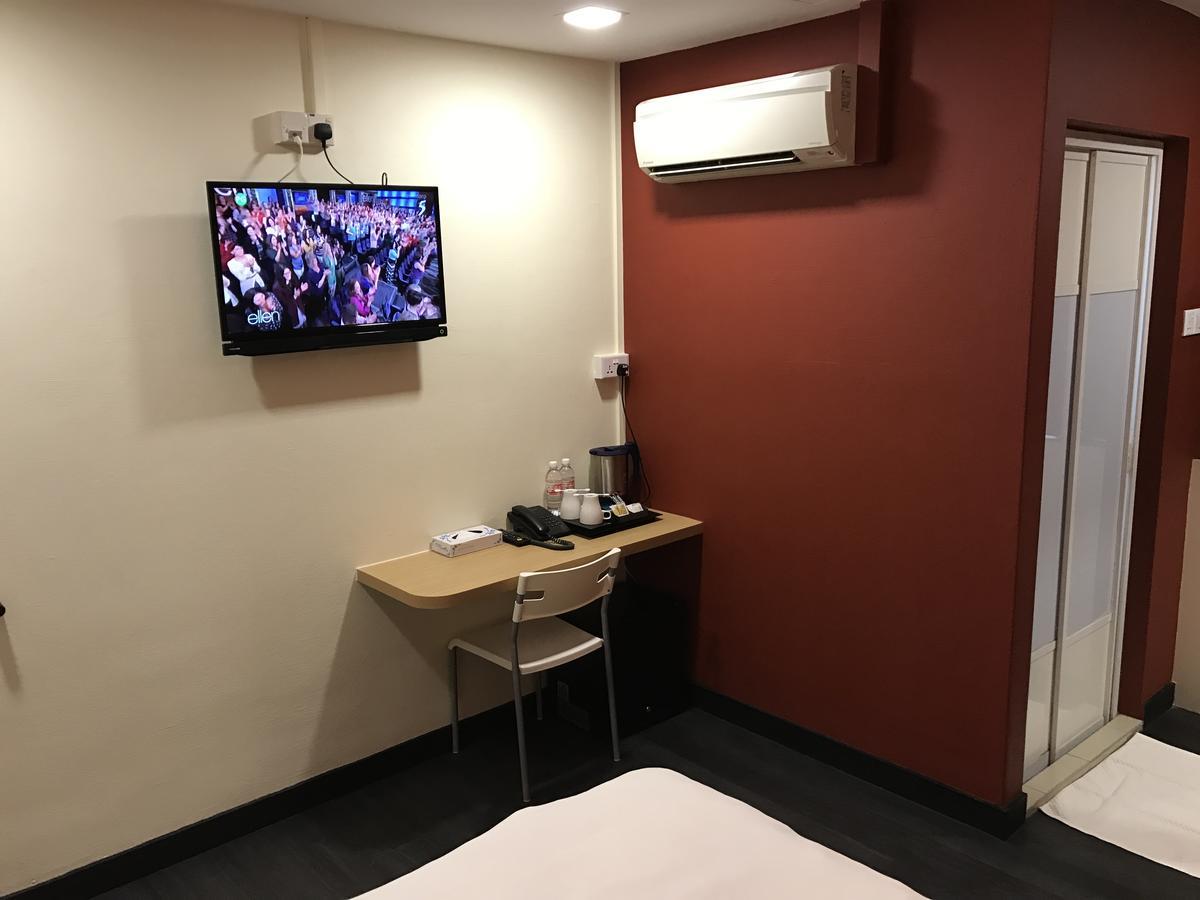 L At 51 Desker Hotel Singapore