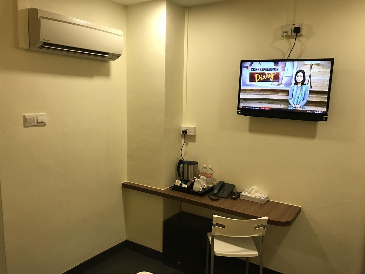 L At 51 Desker 2* Singapore