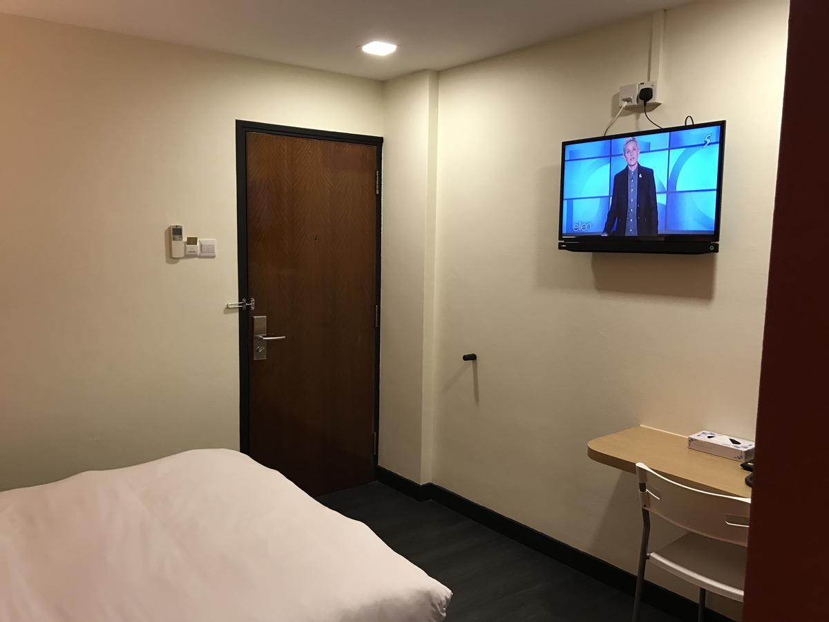 L At 51 Desker 2* Singapore