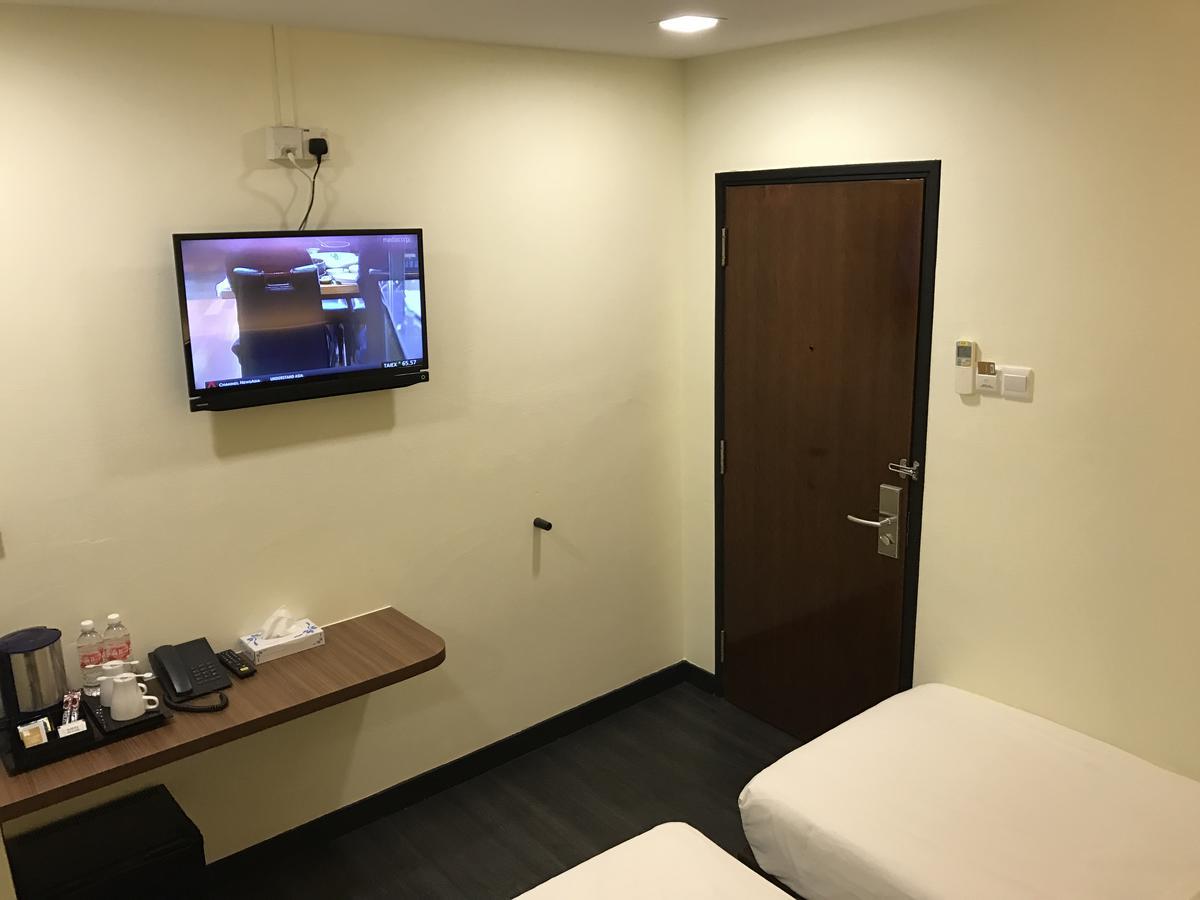 L At 51 Desker Hotel