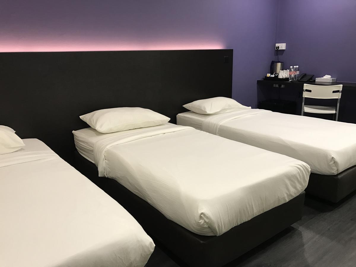 L At 51 Desker Hotel Singapore