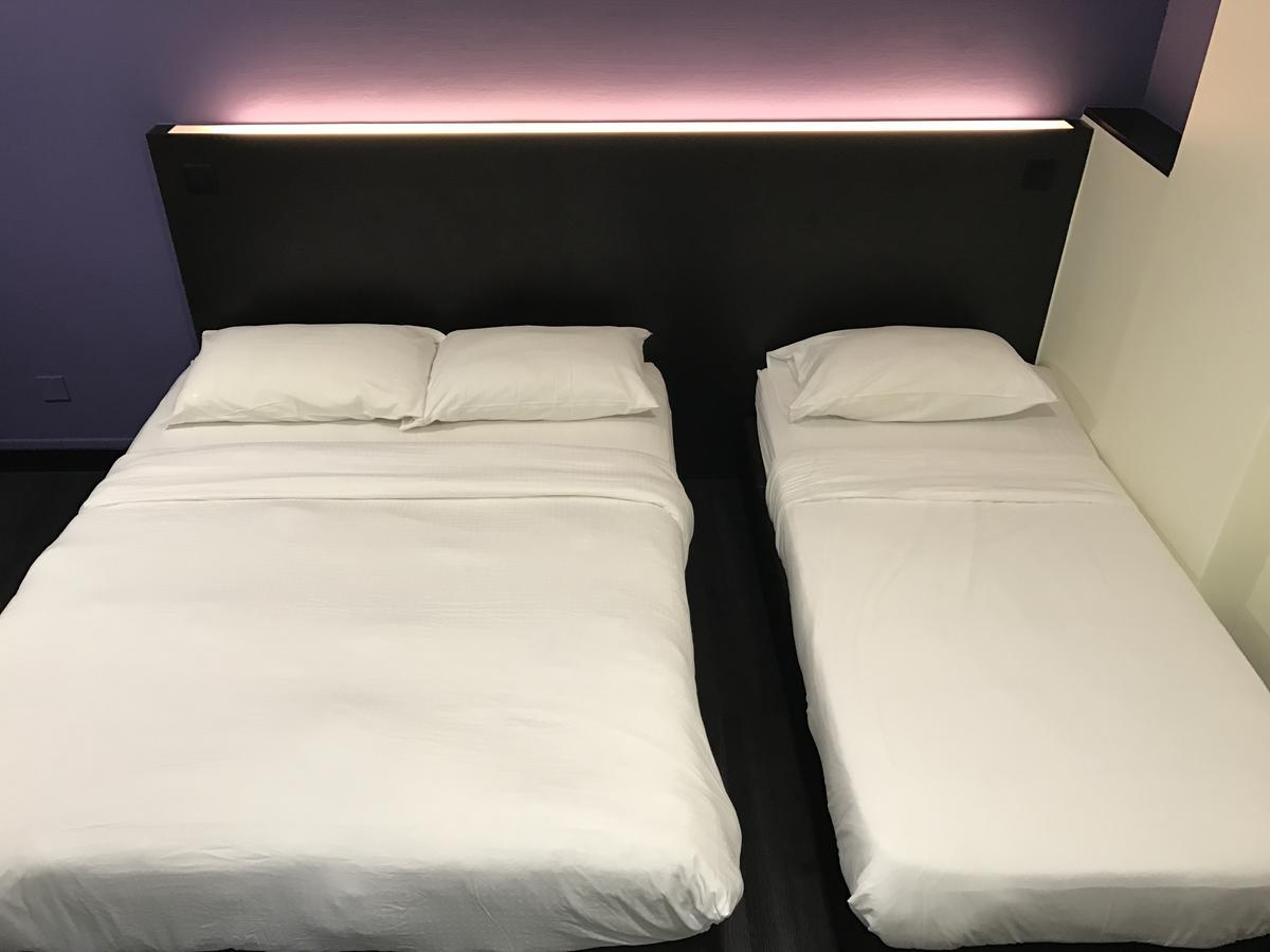 Hotel L At 51 Desker