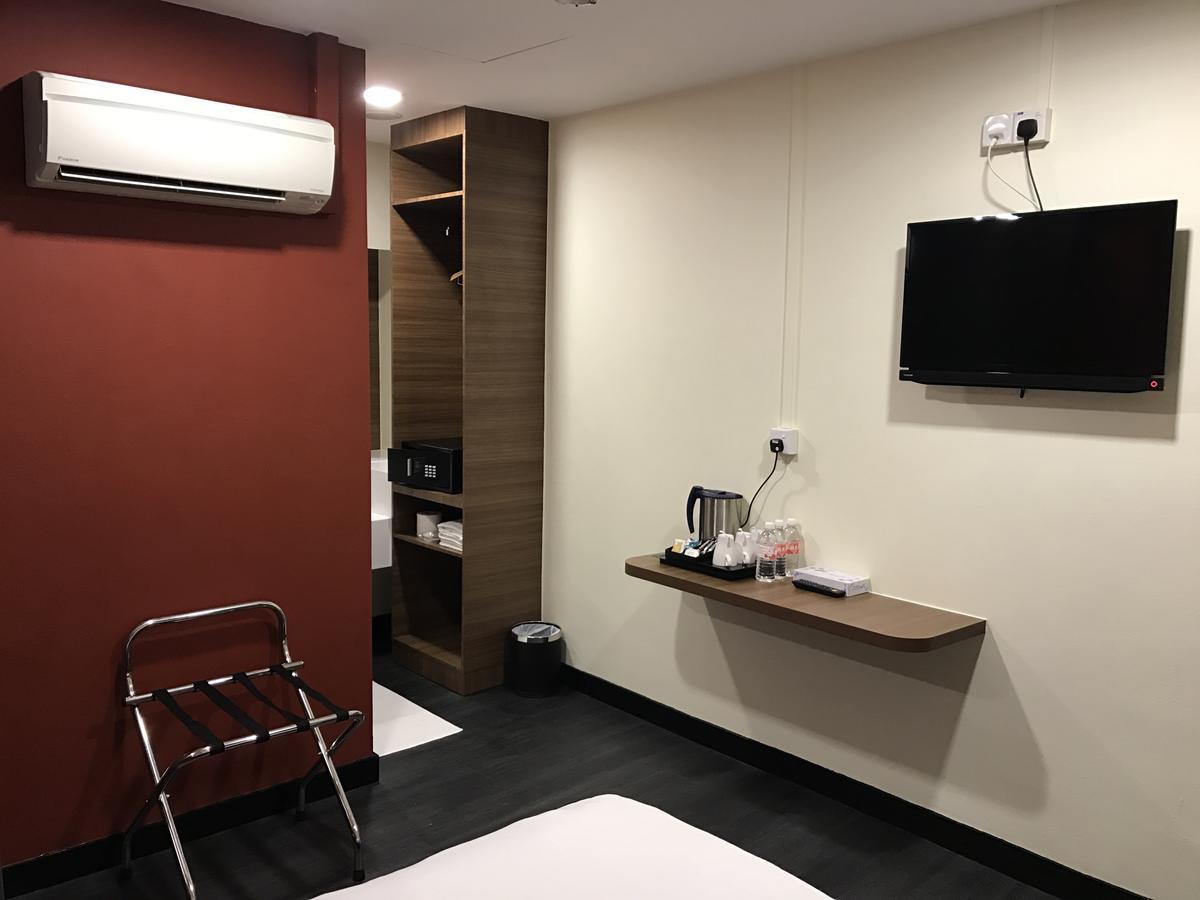 L At 51 Desker Hotel Singapore
