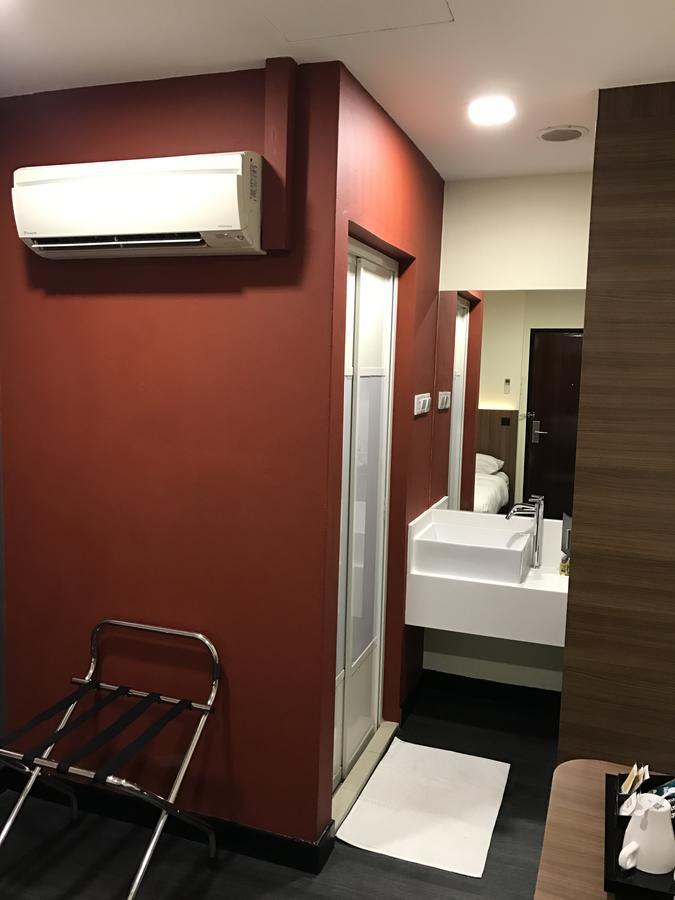 L At 51 Desker Hotel 2*