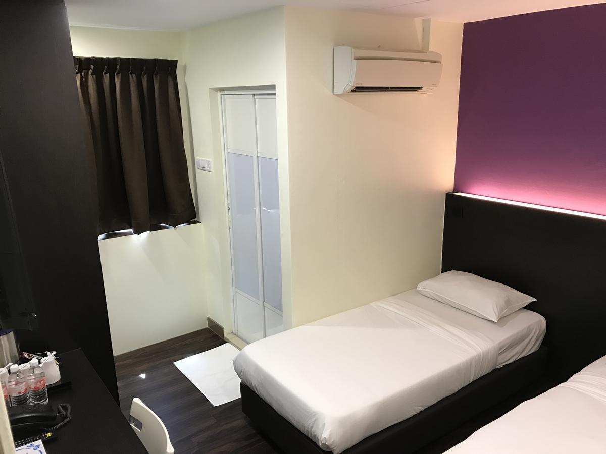 Hotel L At 51 Desker