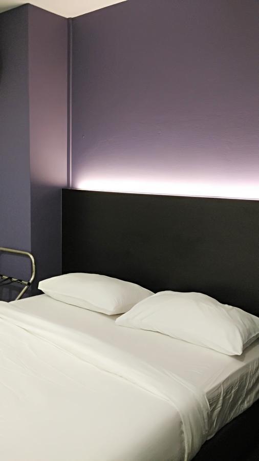 Hotel L At 51 Desker