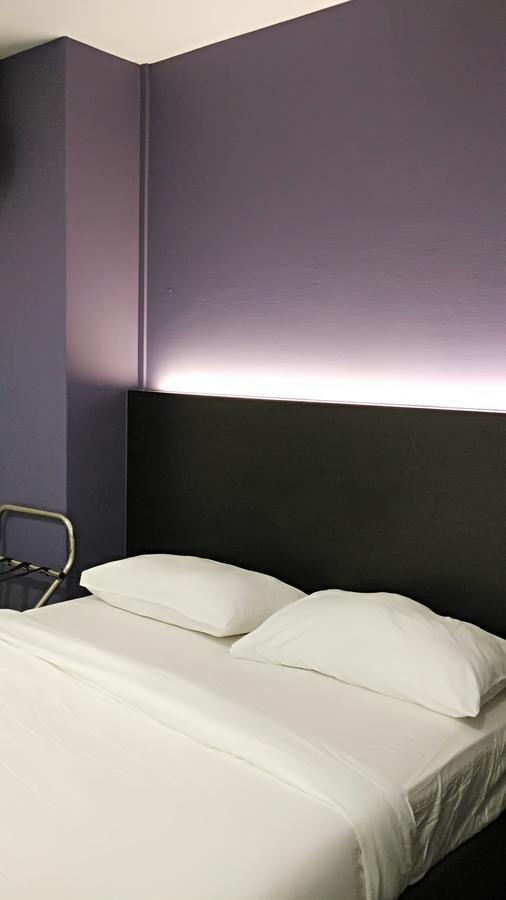 Hotel L At 51 Desker