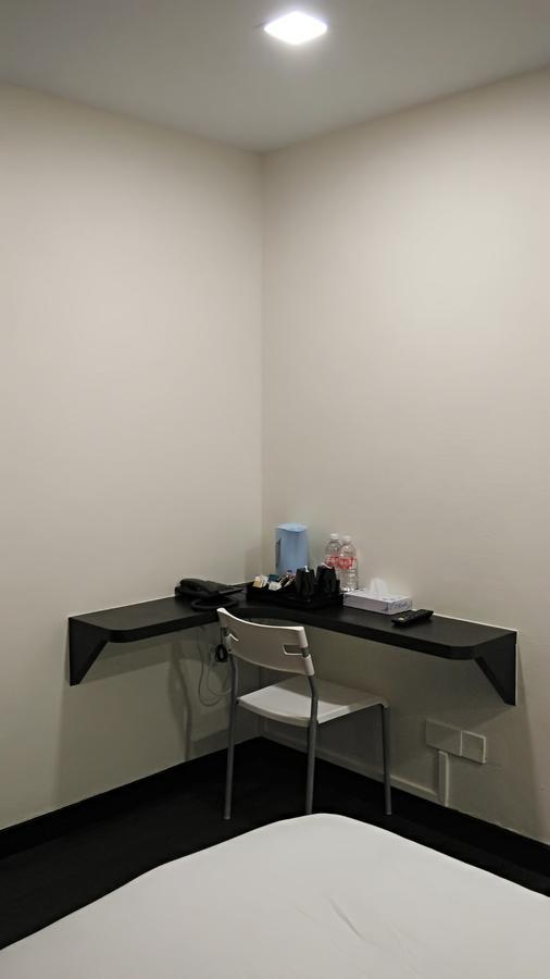 L At 51 Desker