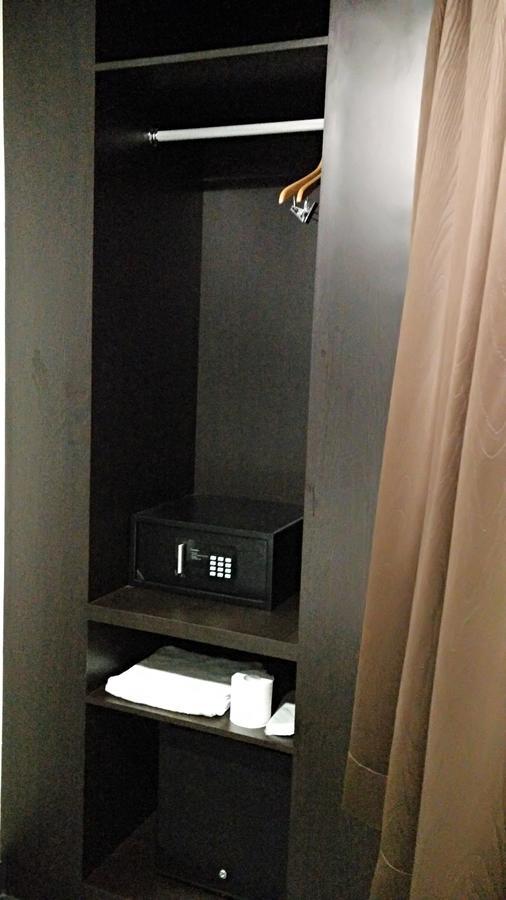 L At 51 Desker 2* Singapore