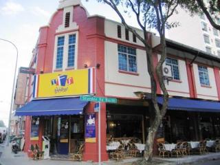 Moni Gallery Hostel *
