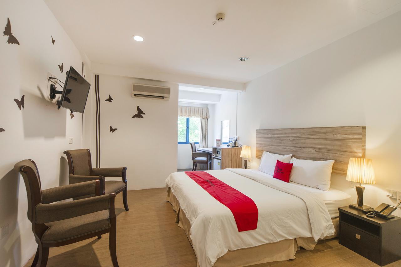 Reddoorz Plus @ Victoria Street Hotel 3*