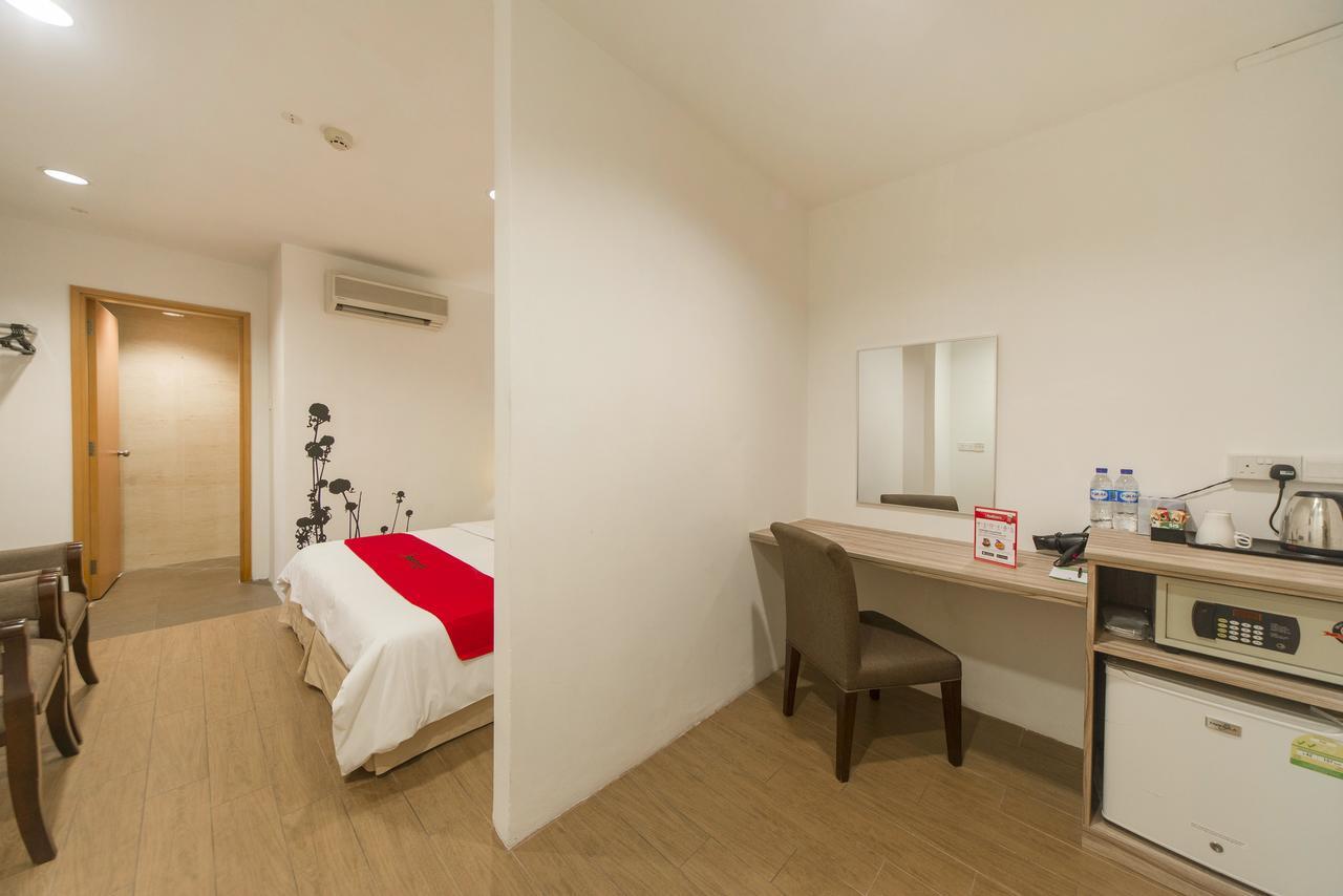 Reddoorz Plus @ Victoria Street Hotel Singapore
