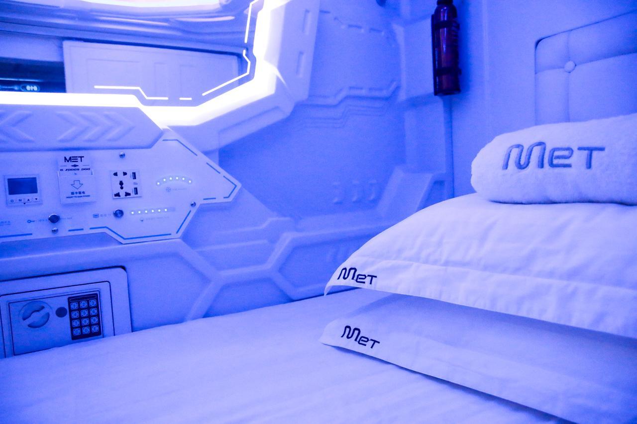 Met A Space Pod @ Chinatown 2*