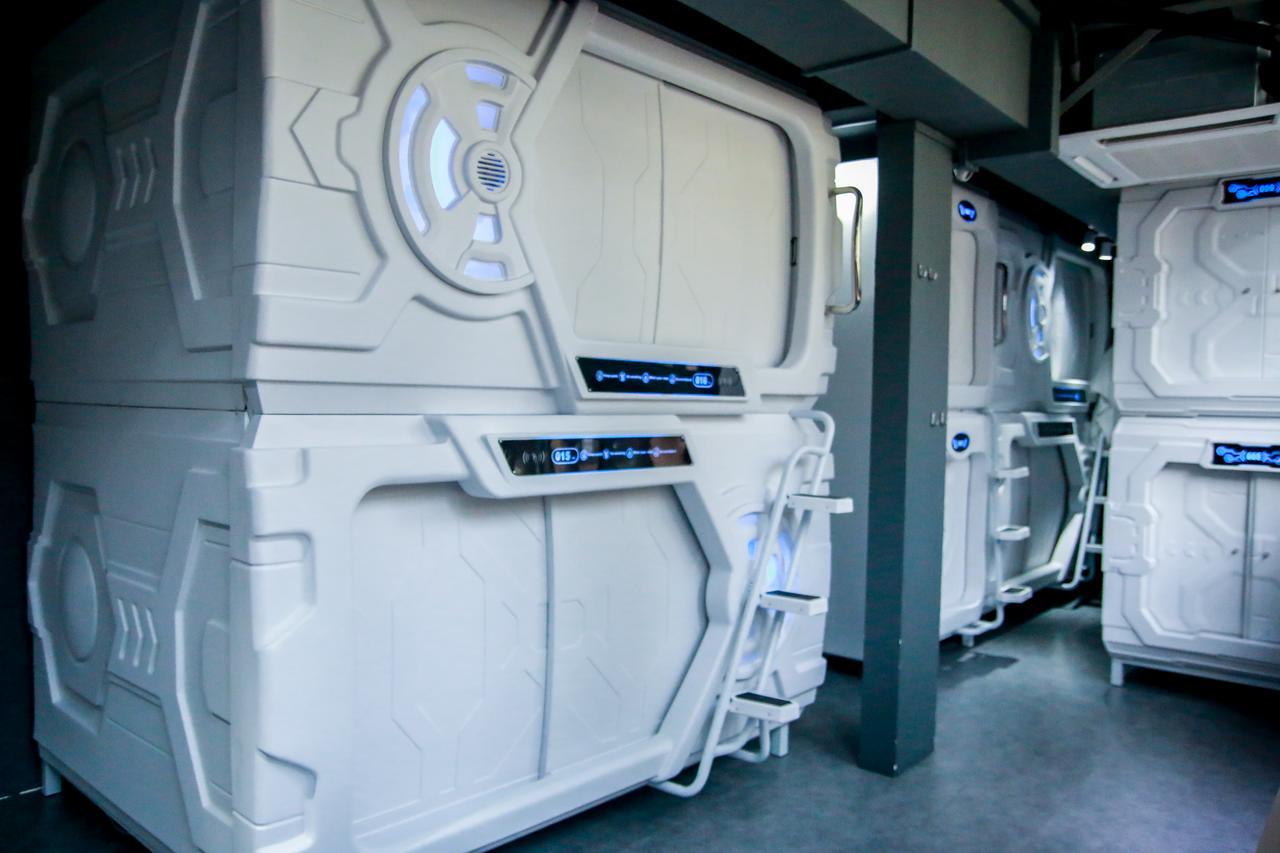 Met A Space Pod @ Chinatown Capsule hotel 2*