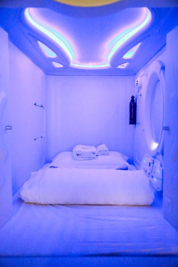 Capsule hotel Met A Space Pod @ Chinatown