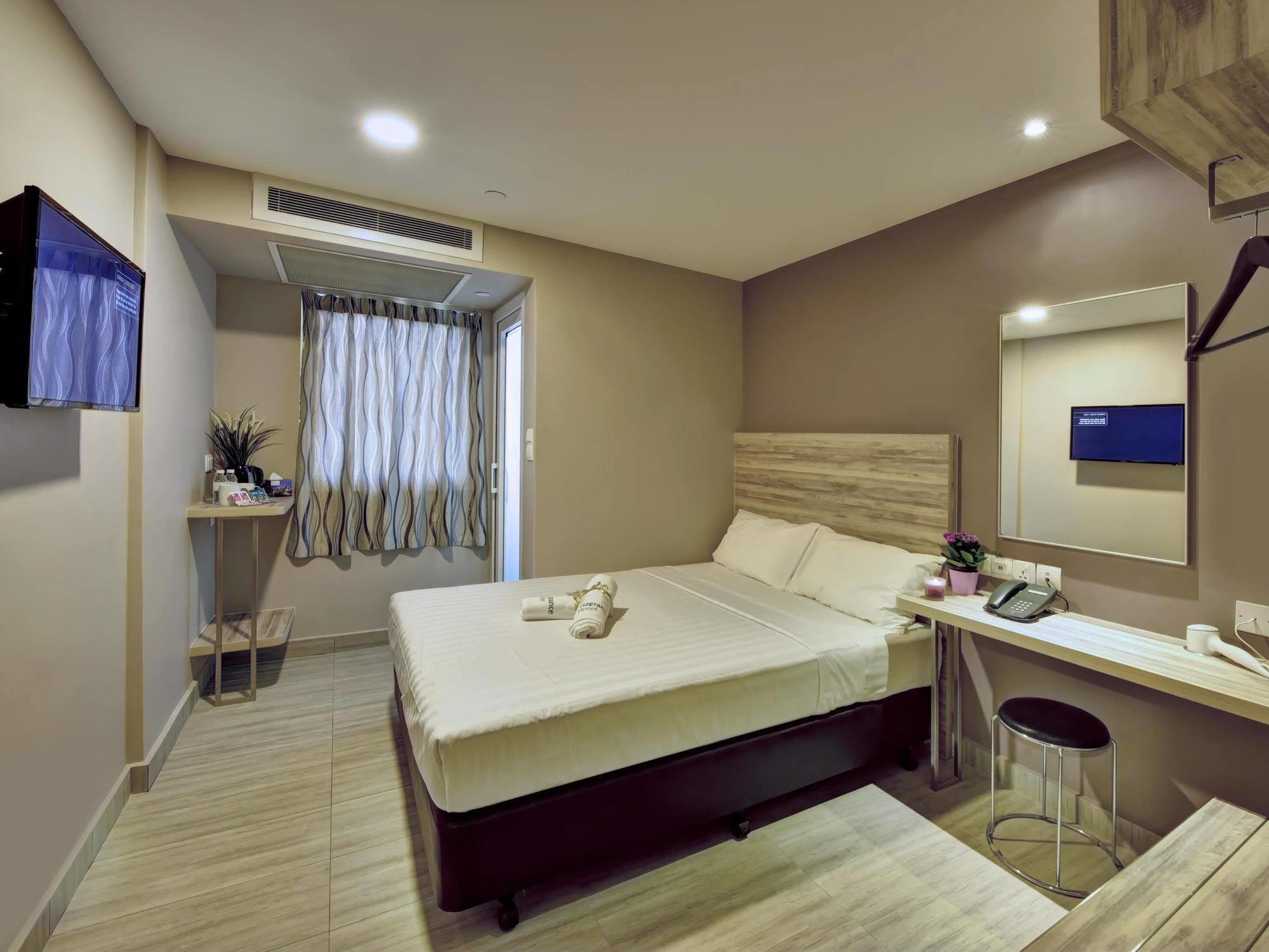 Ibis Budget Crystal Hotel 2*