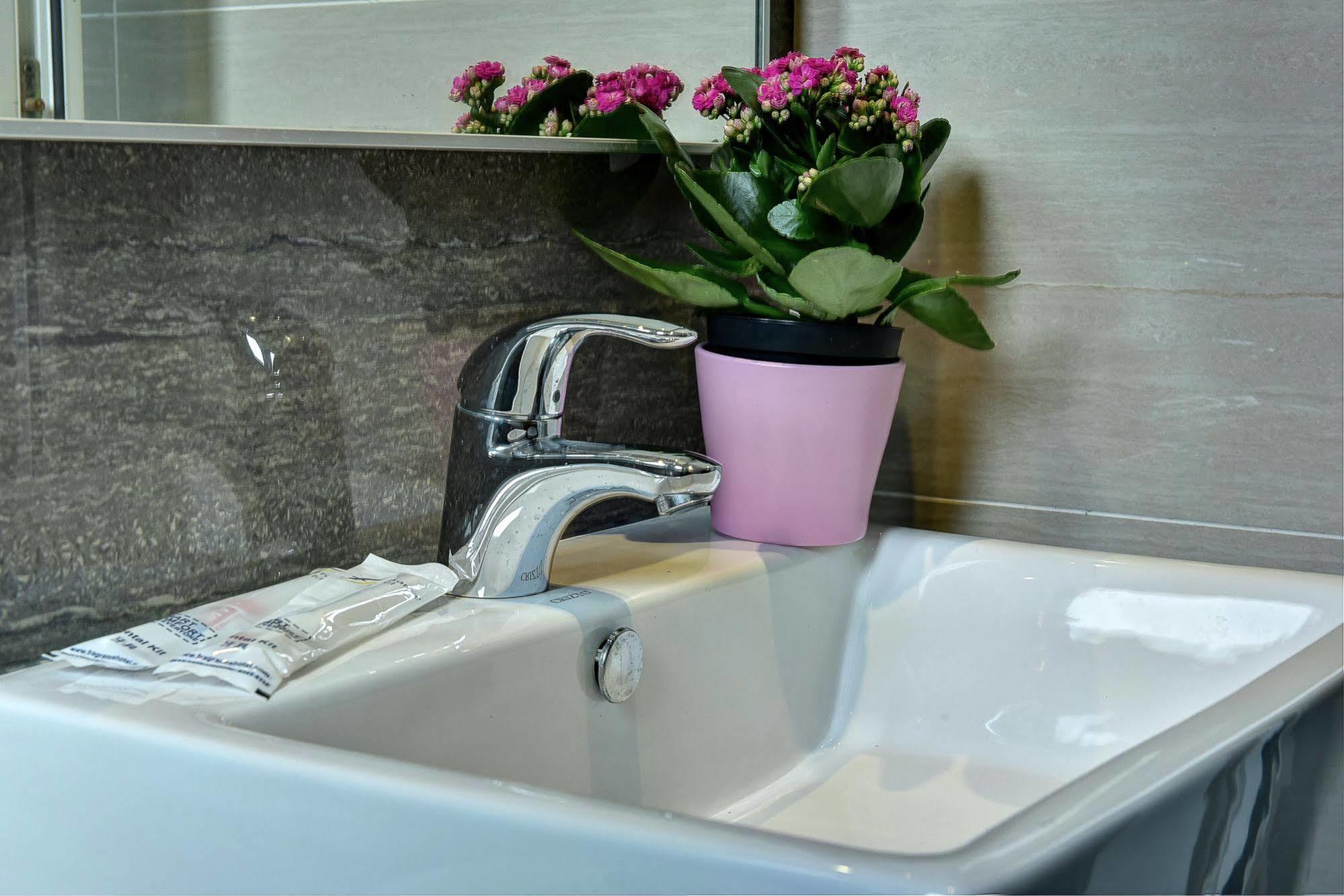 Ibis Budget Crystal Singapore