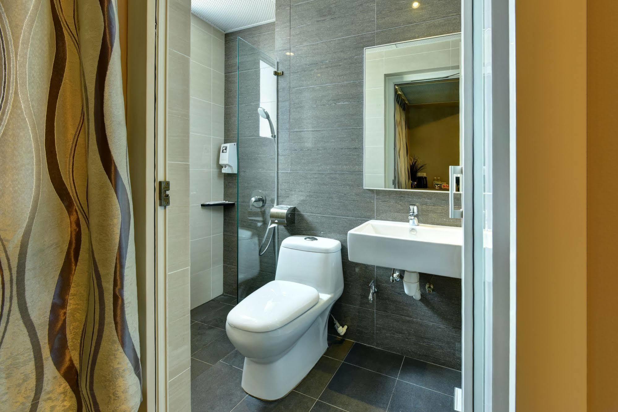Ibis Budget Crystal 2*