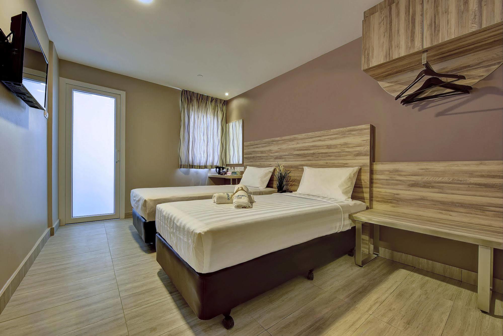 Ibis Budget Crystal Hotel Singapore