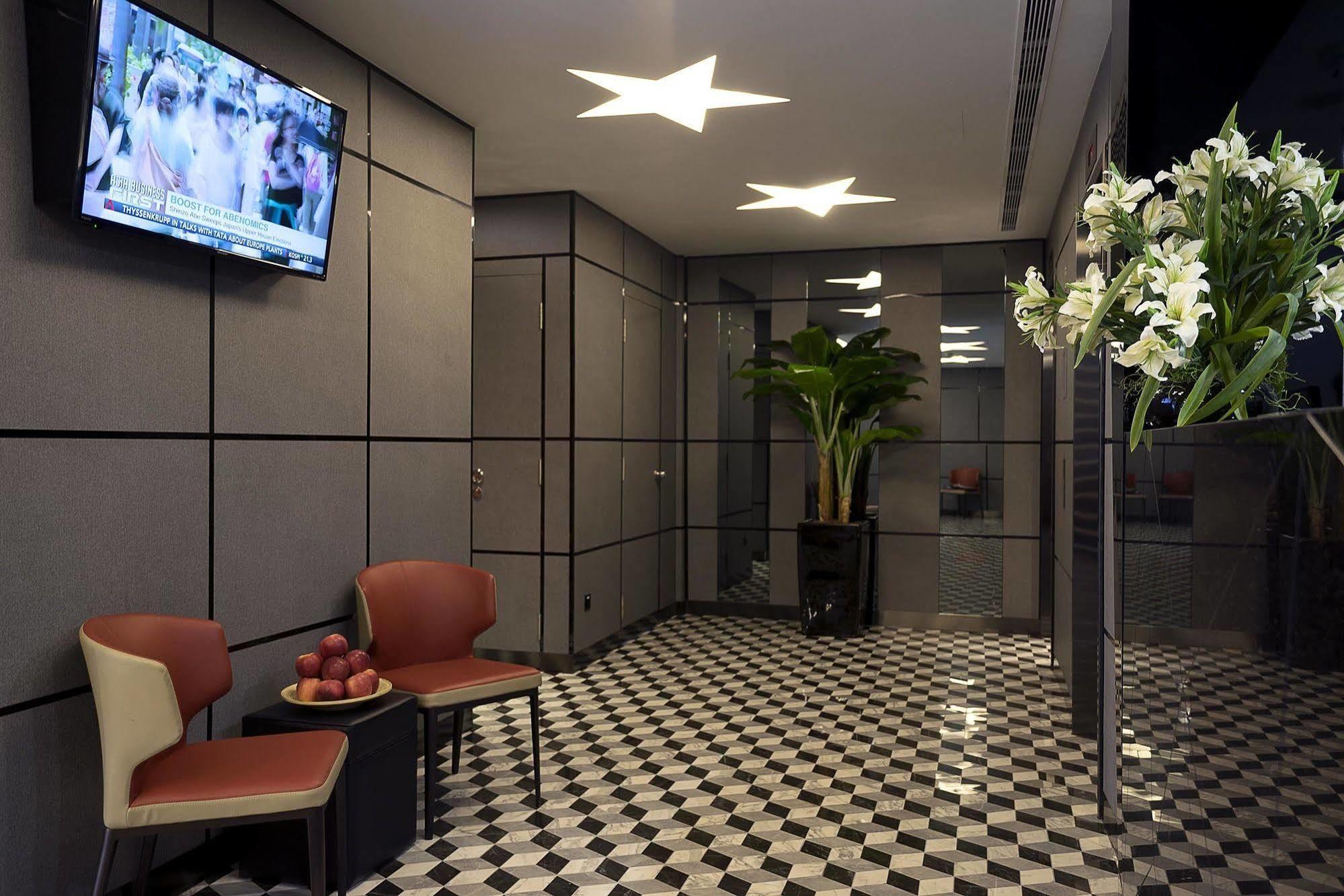 81 Premier Hollywood Singapore