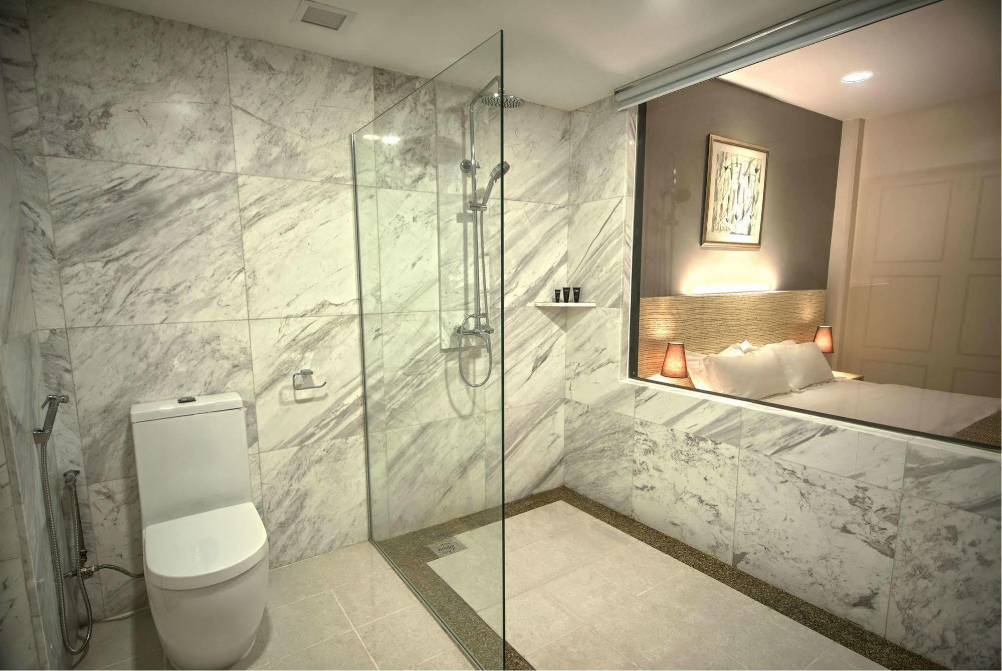Hotel Raintr33 Singapore