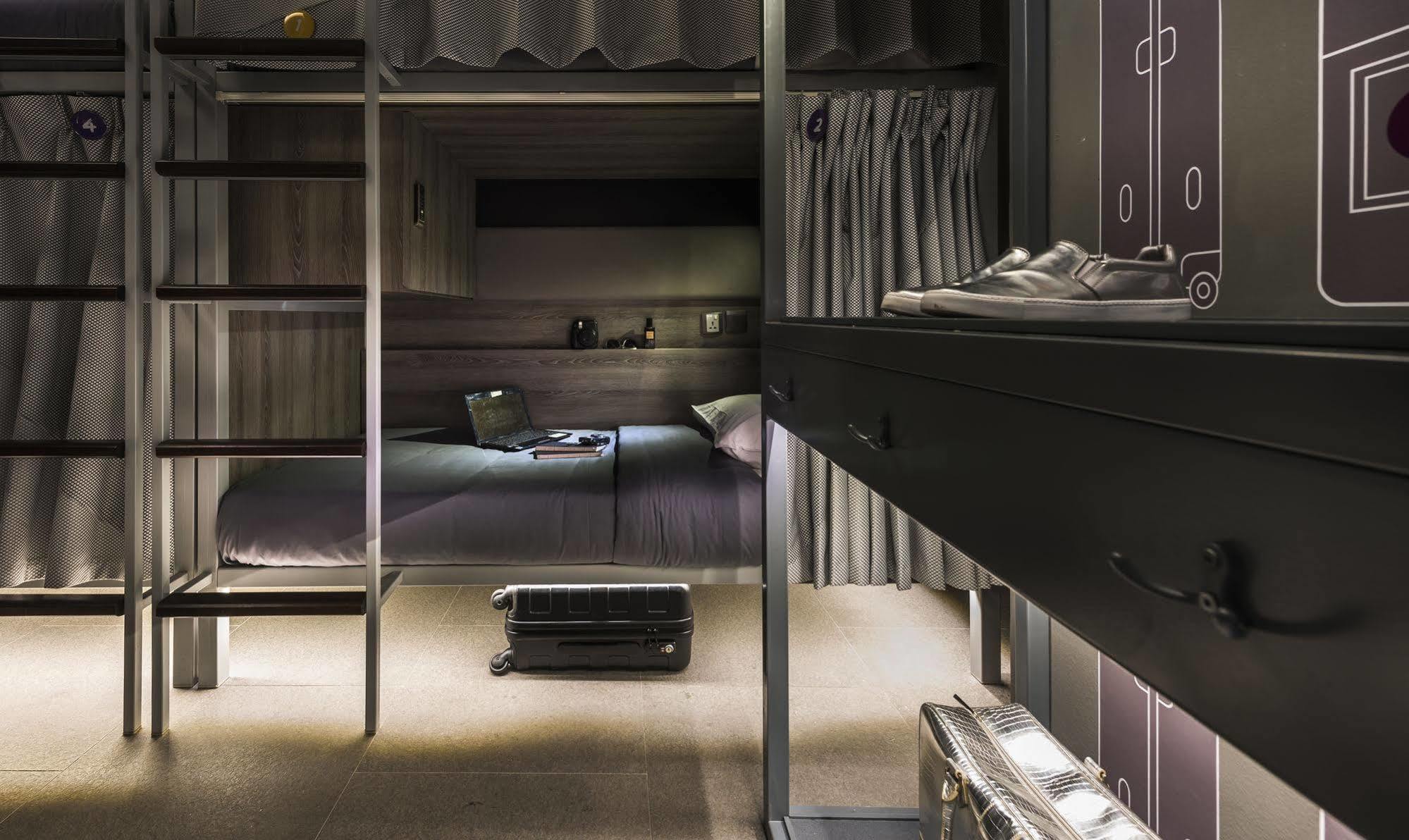 Thad's Boutique * Singapore