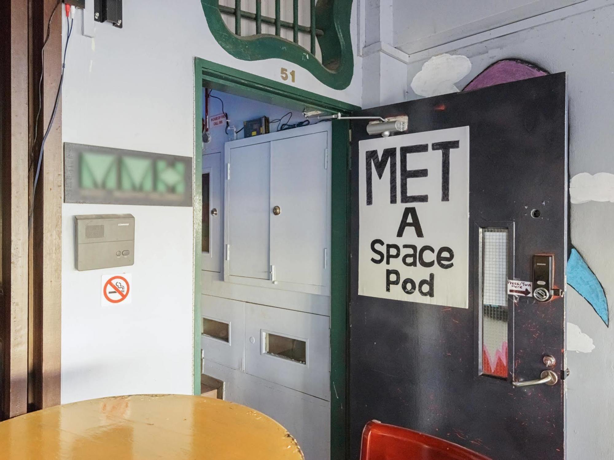 Met A Space Pod @ Boat Quay Capsule hotel 2*