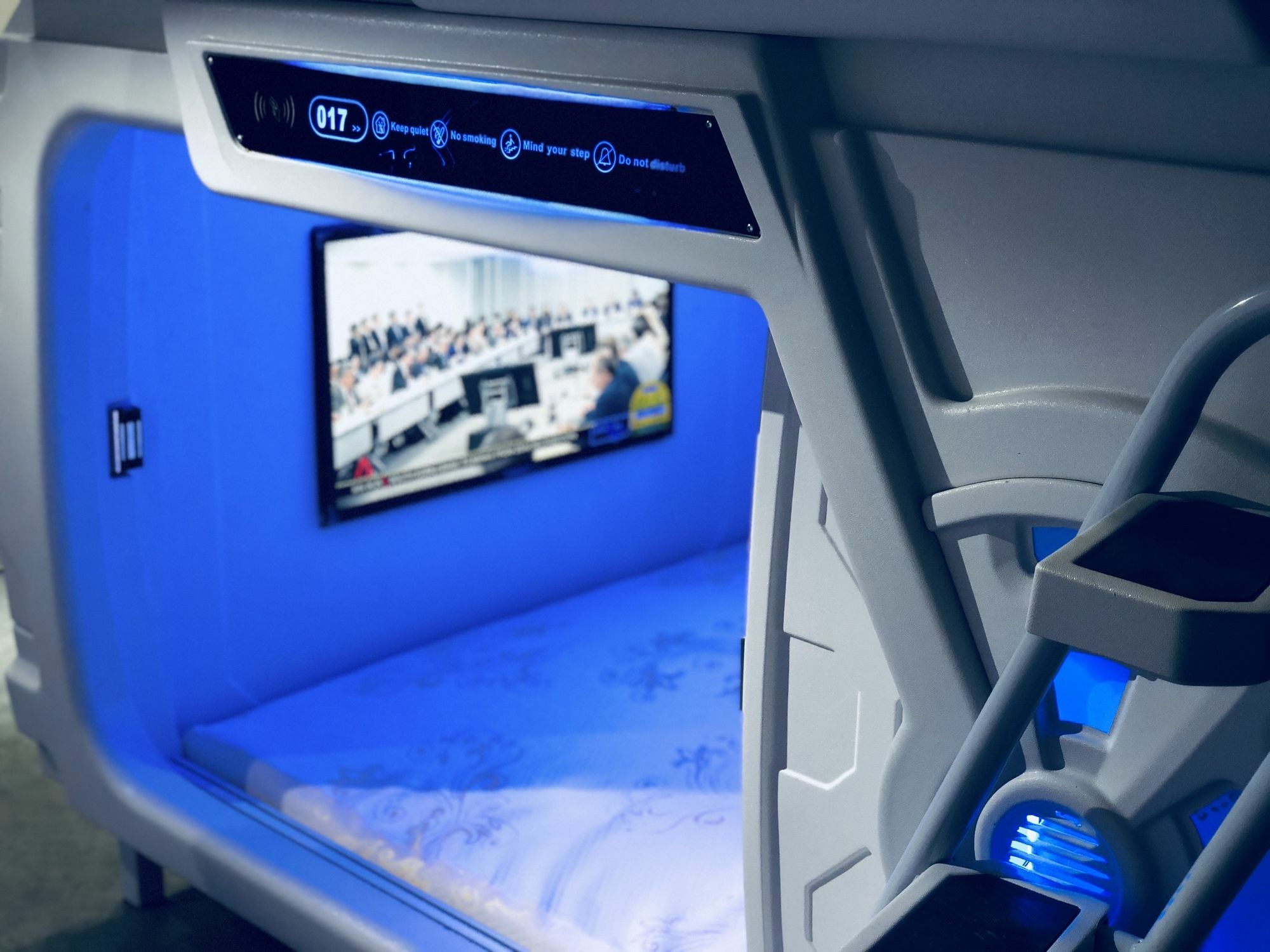 Met A Space Pod @ Chinatown Capsule hotel
