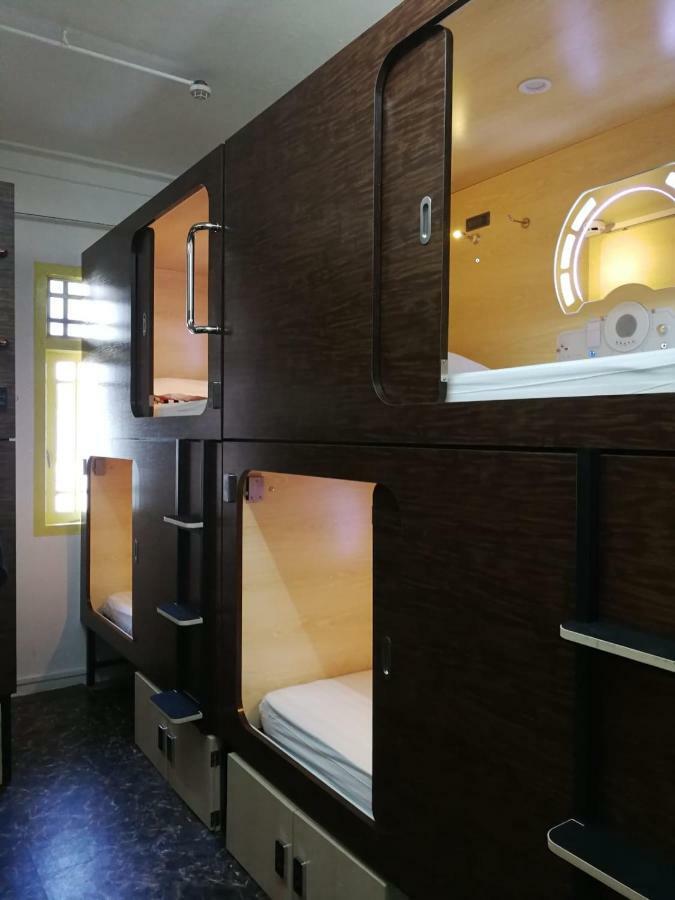 Hostel Oss Backpackers *