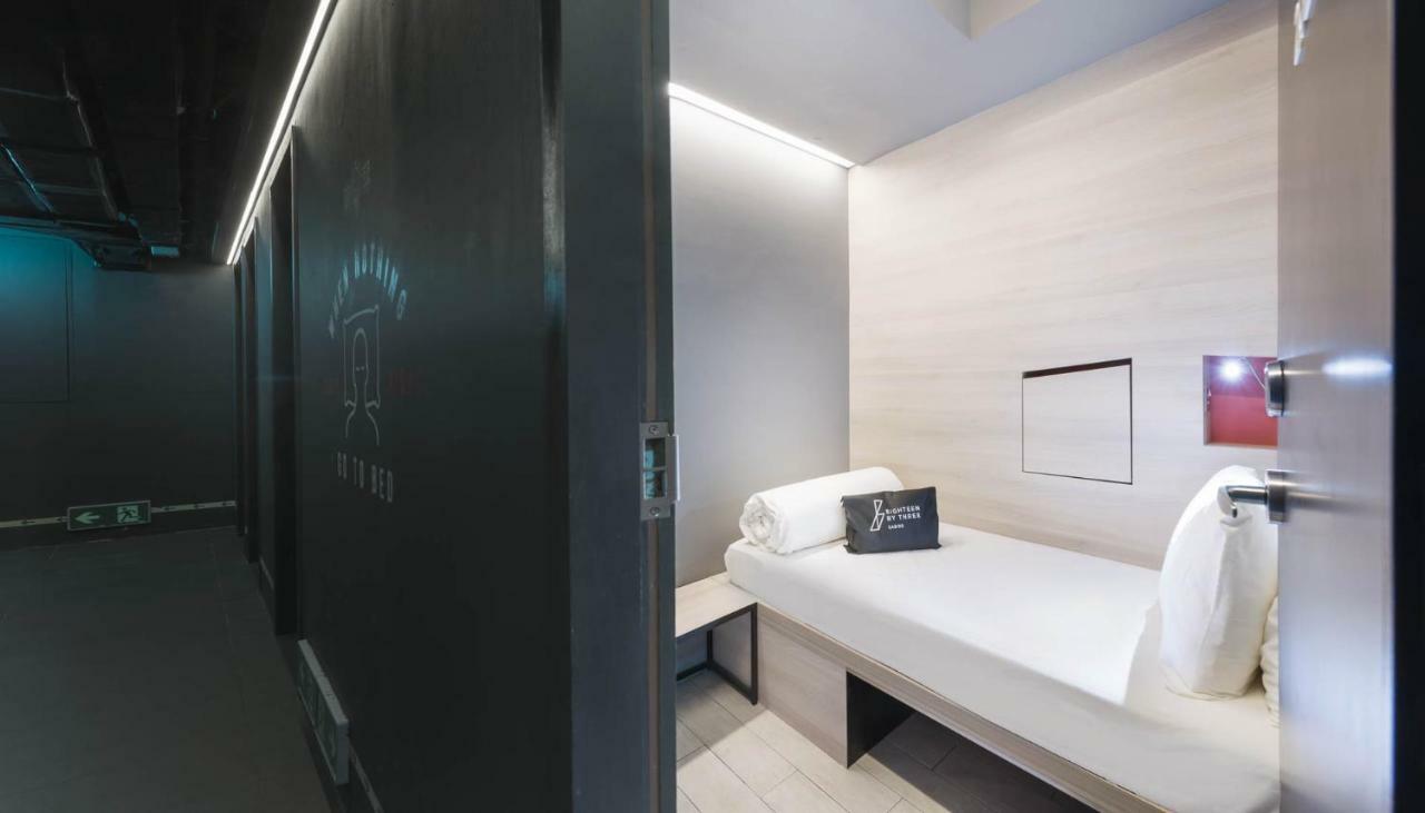 Capsule hotel Eighteen By Three
